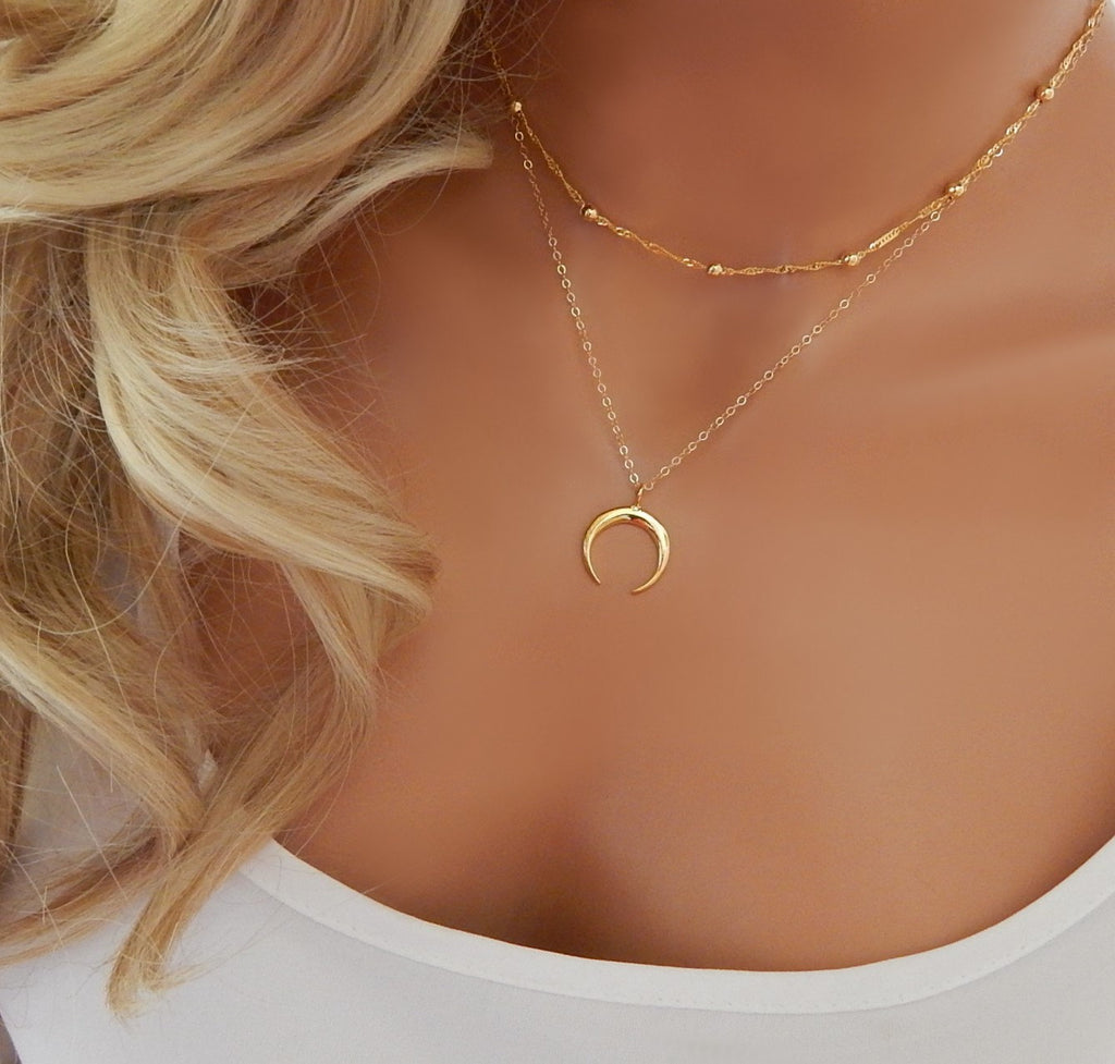 Double horn necklace