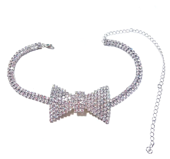 Bow necklace